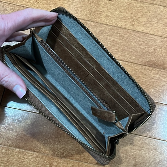 Roots Clutch - used for a week, leather - Picture 3 of 6